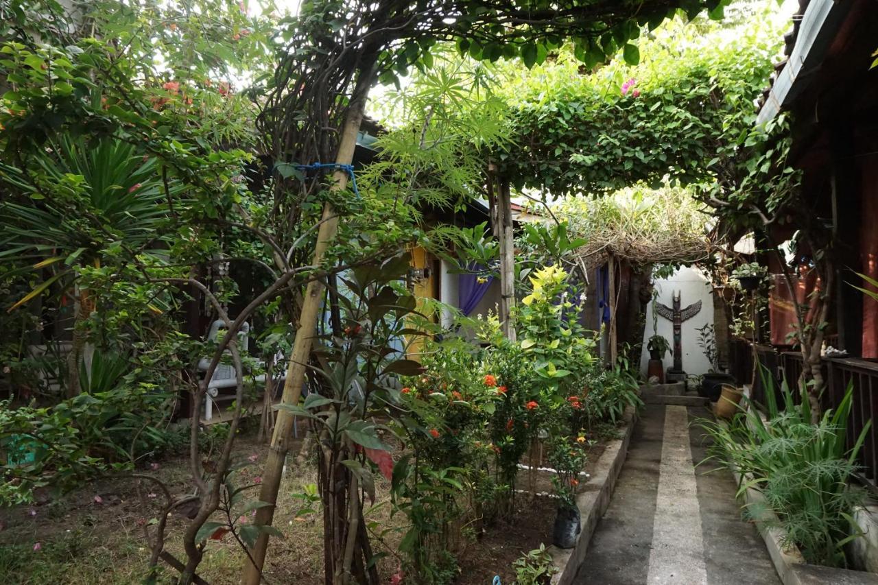 Salon De Nomad Gili T. Bed & Breakfast Gili Trawangan Bagian luar foto