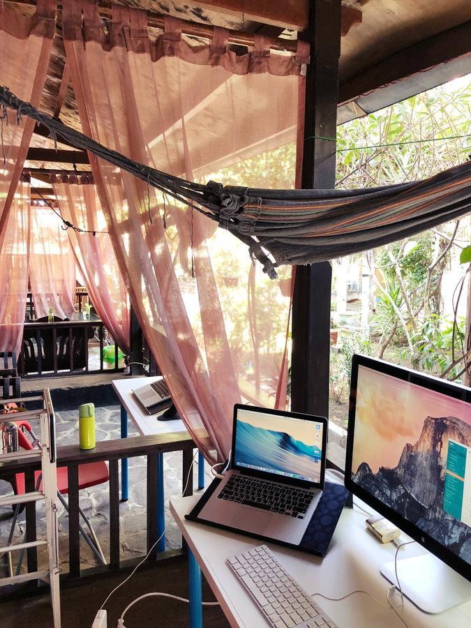 Salon De Nomad Gili T. Bed & Breakfast Gili Trawangan Bagian luar foto